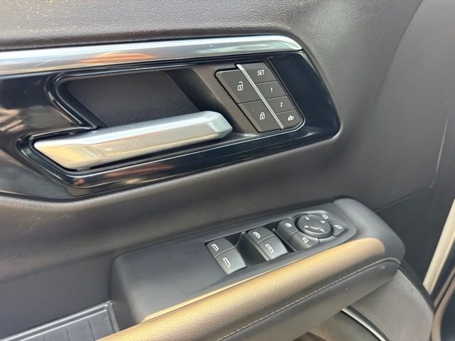 Used 2025 Gray Chevrolet LT image 32