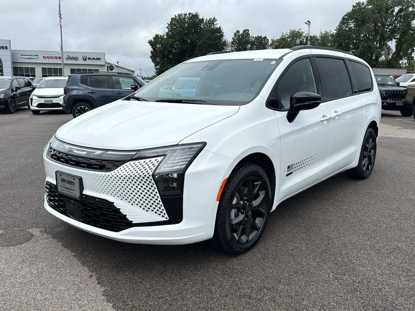 2027 Chrysler Pacifica Select