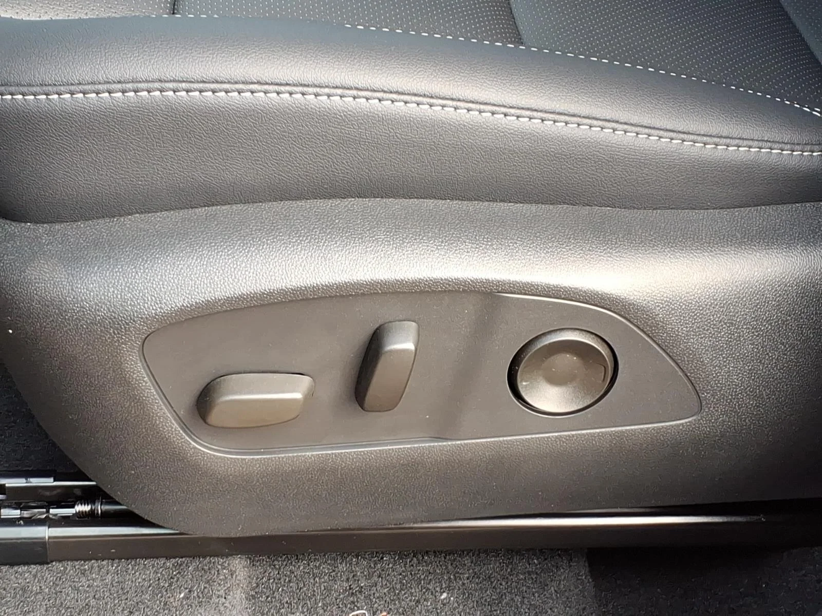 2027 Chevrolet Traverse LT - Photo 10