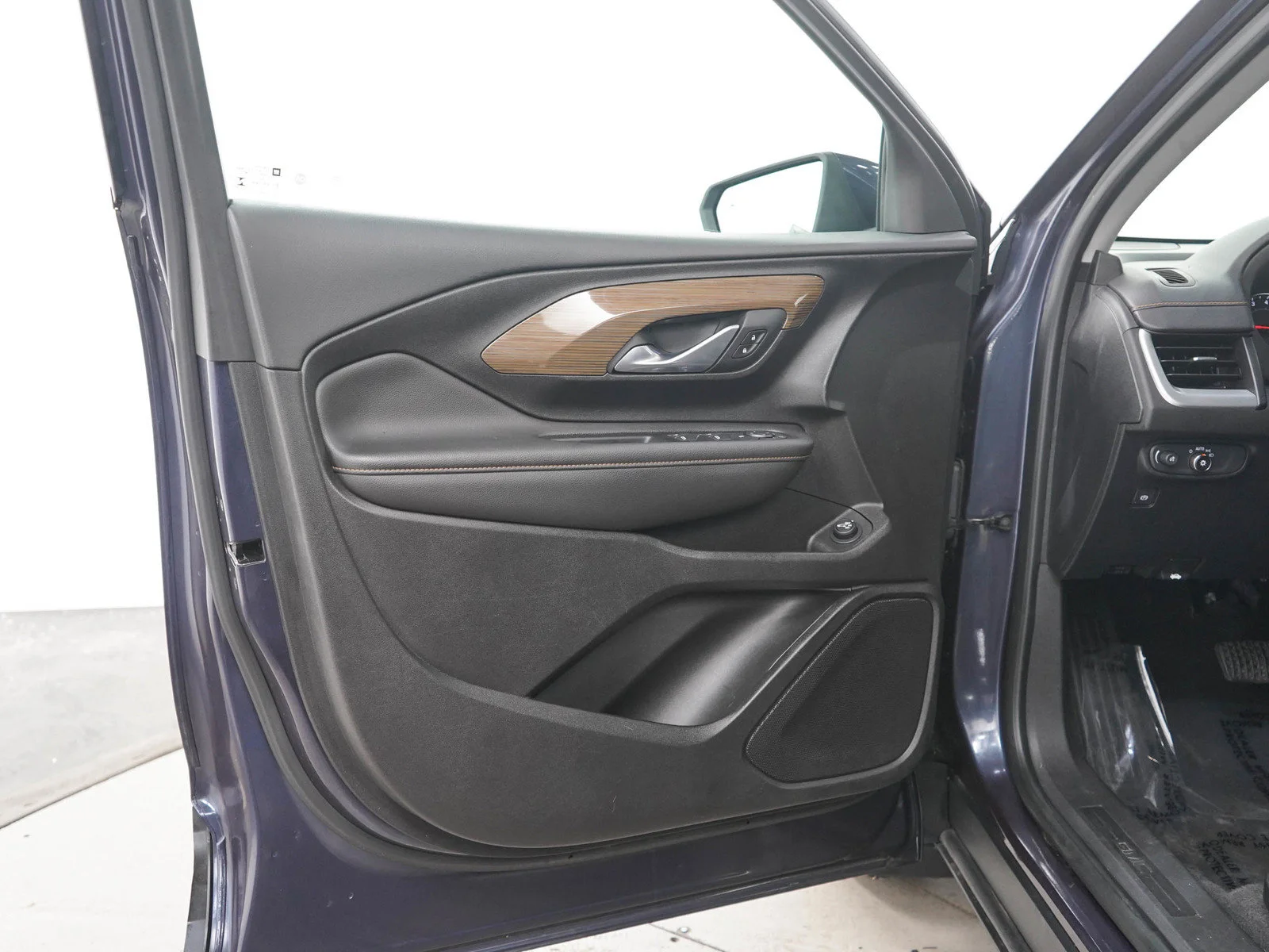 Used 2019 BLUE STEEL METALLIC GMC SLE image 20
