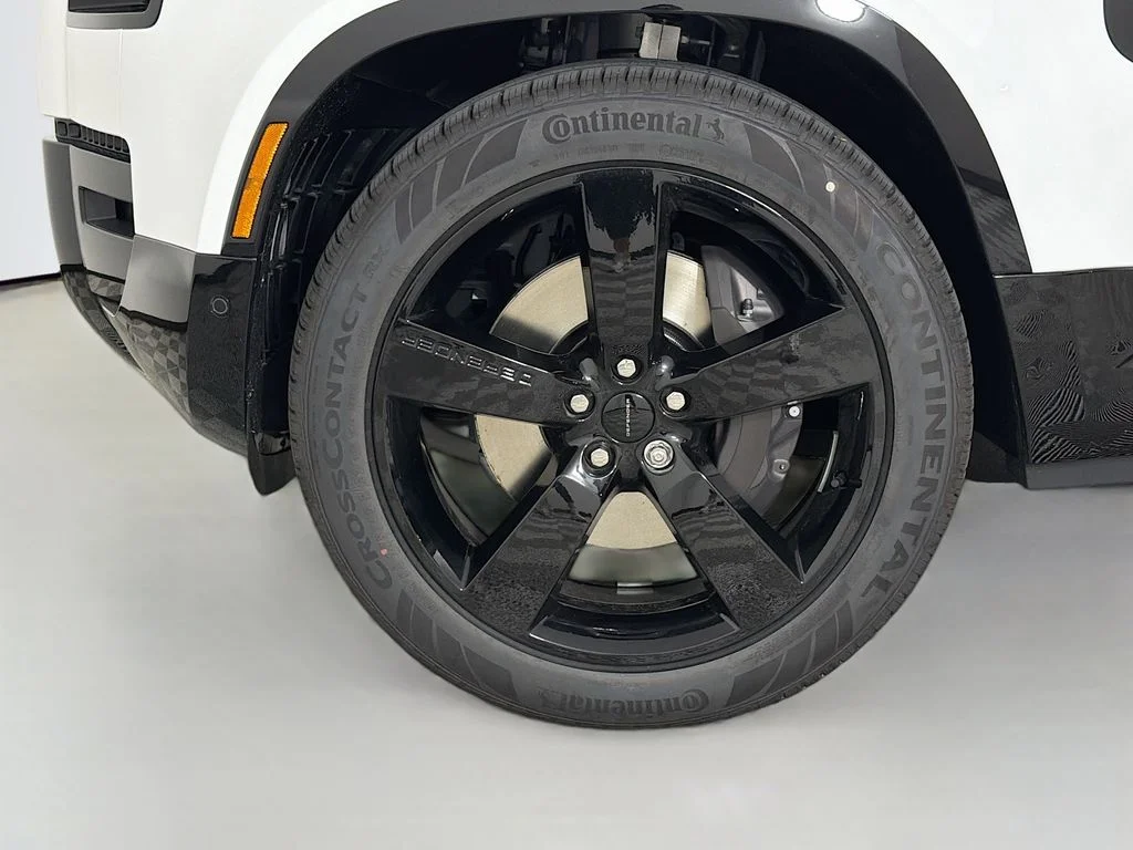 New 2026 Fuji White Land Rover X-Dynamic SE image 33