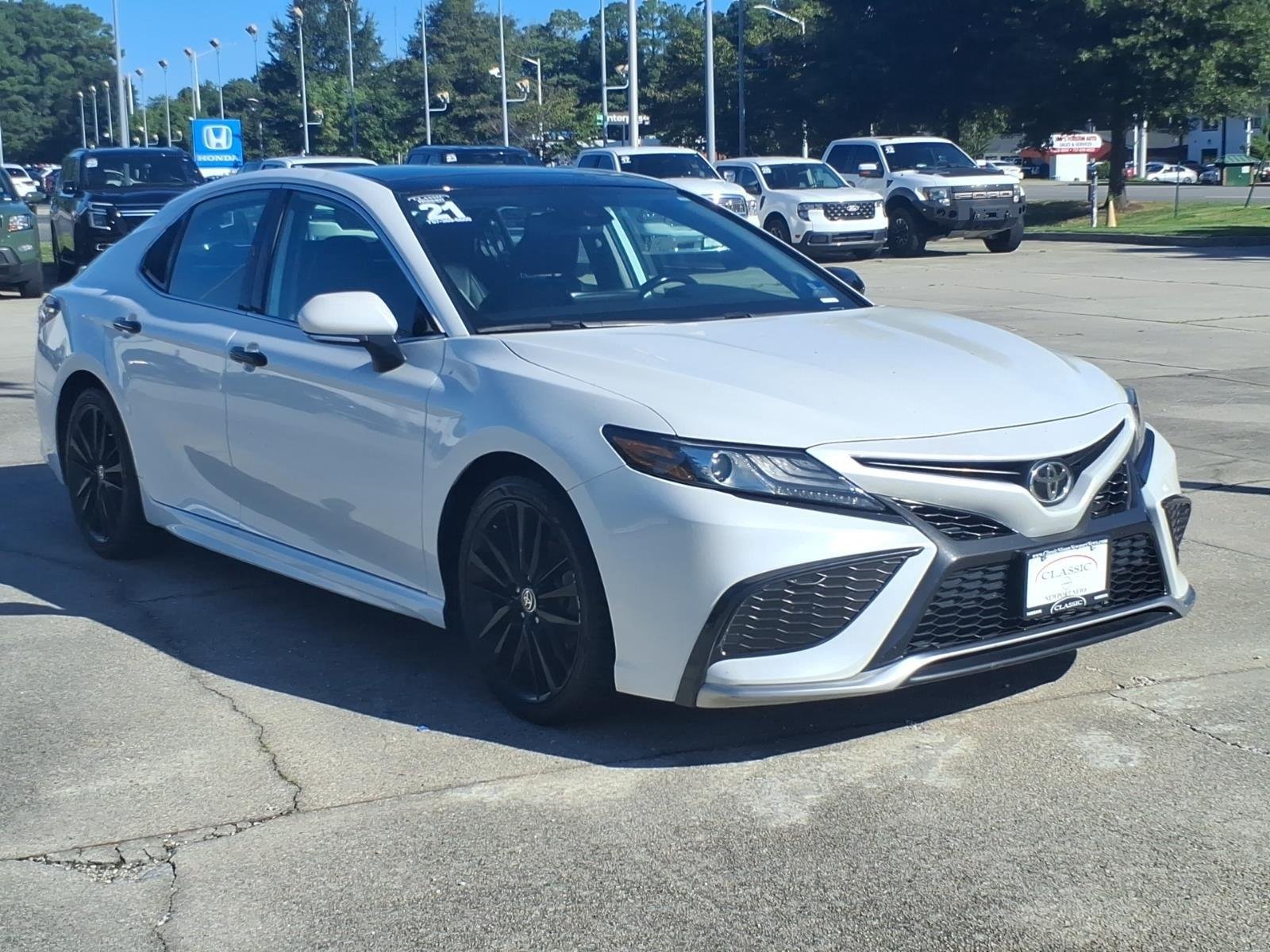 Used 2021 Wind Chill Pearl Toyota XSE image 5