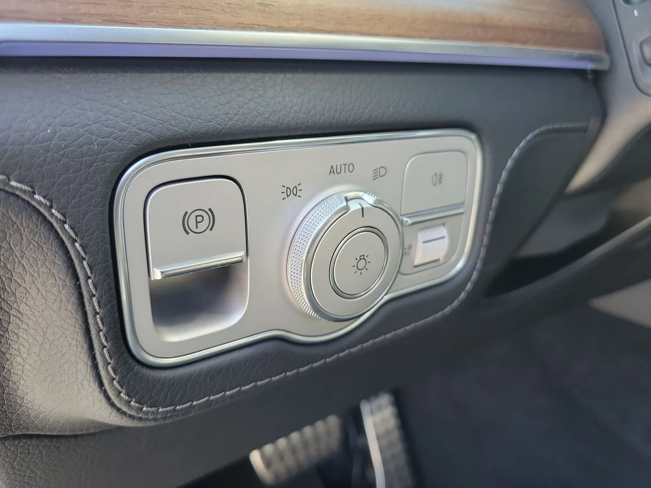 New 2026 Selenite Grey Metallic Mercedes-Benz GLS 580 image 28