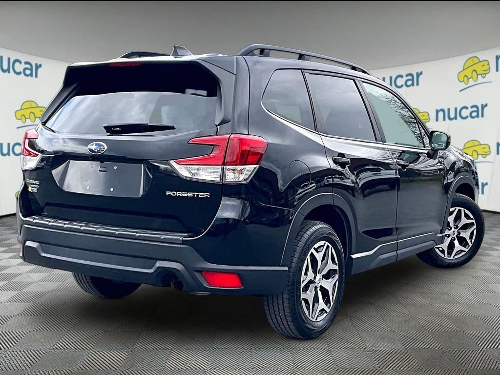 Used 2022 Crystal Black Silica Subaru Premium image 13