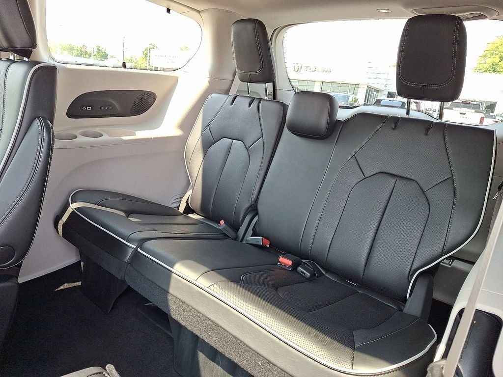 Used 2022 Black Chrysler Limited image 12