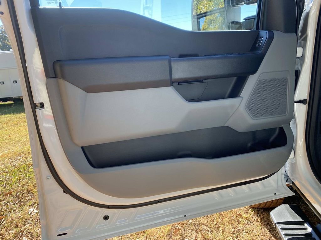 New 2026 Oxford White Ford F-350® XL image 13