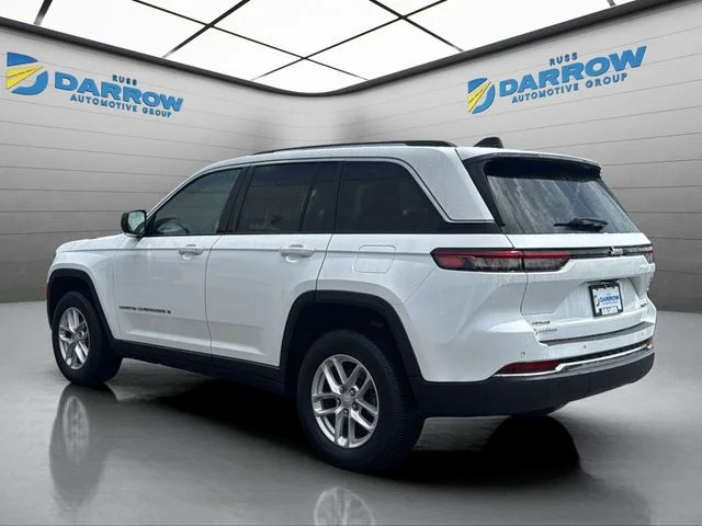 Used 2023 White Jeep Laredo image 3