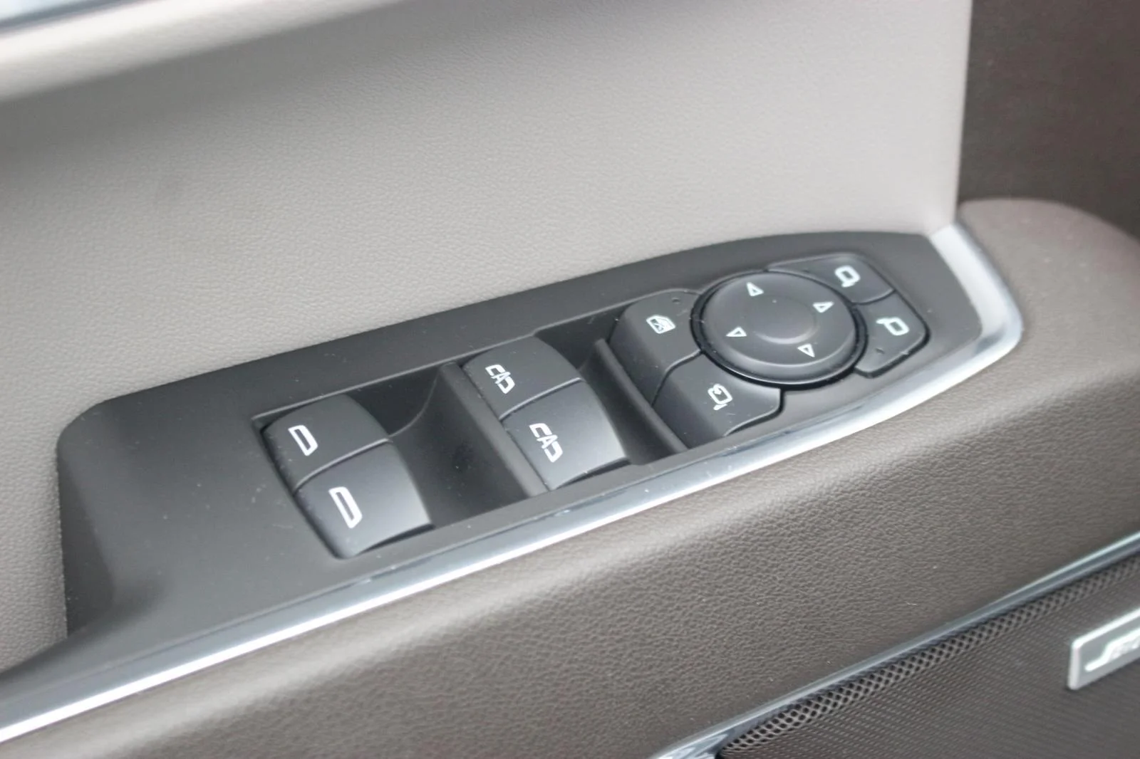Used 2025 Sterling Gray Metallic Chevrolet LTZ image 15