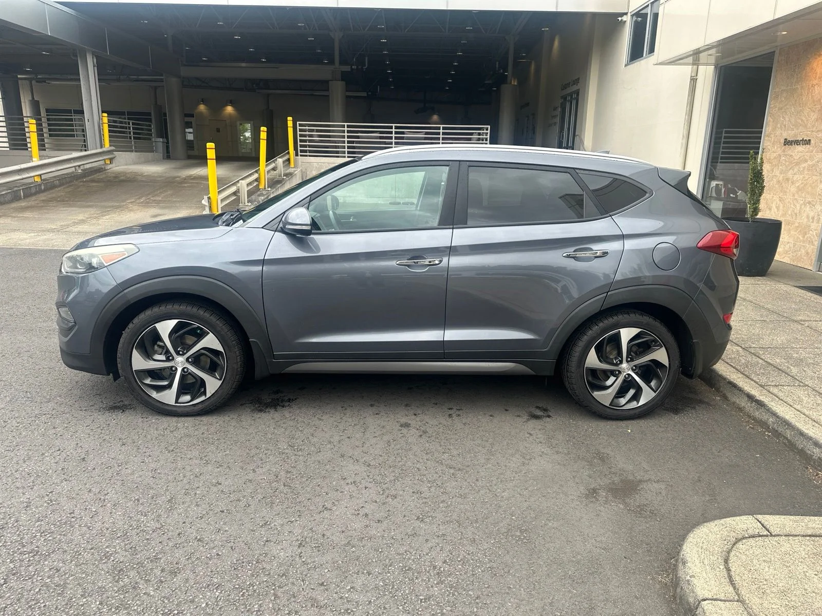 Used 2016 Gray Hyundai Limited image 2