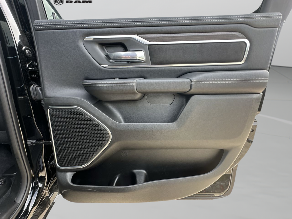 New 2026 Diamond Black Crystal Pearl-Coat Exterior Paint RAM Laramie image 34