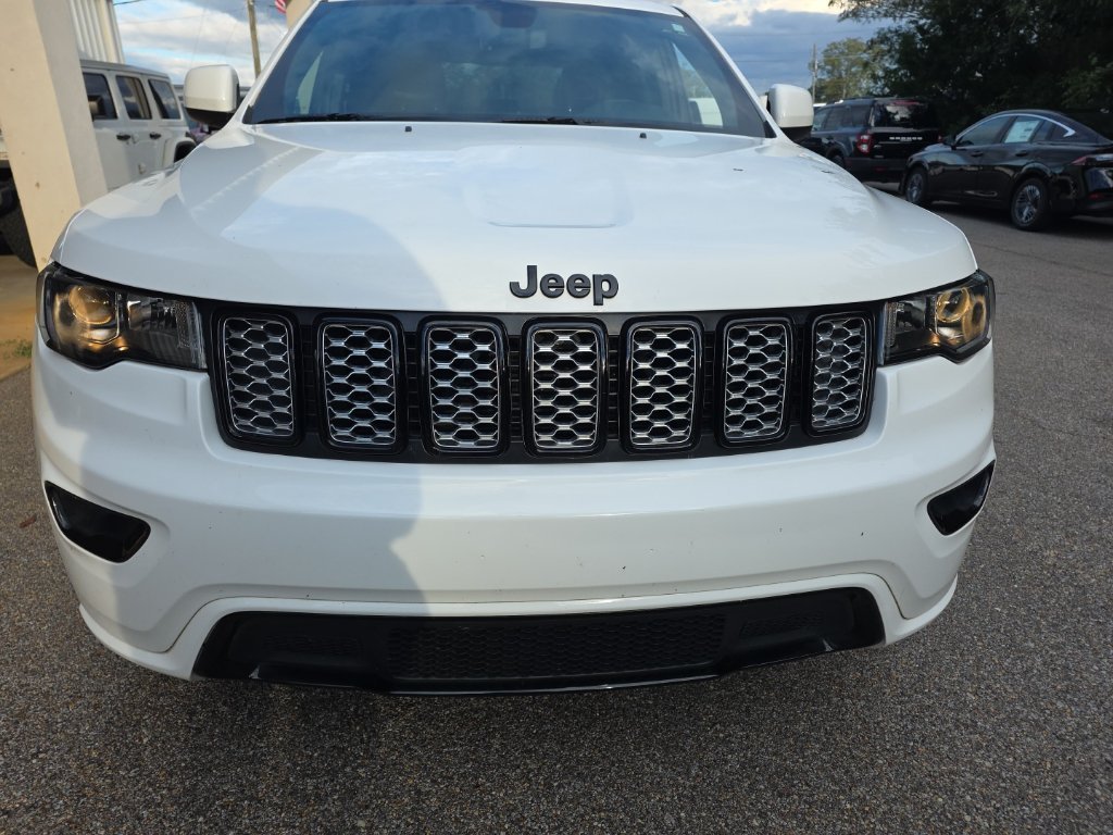 Used 2020 White Jeep Altitude image 7