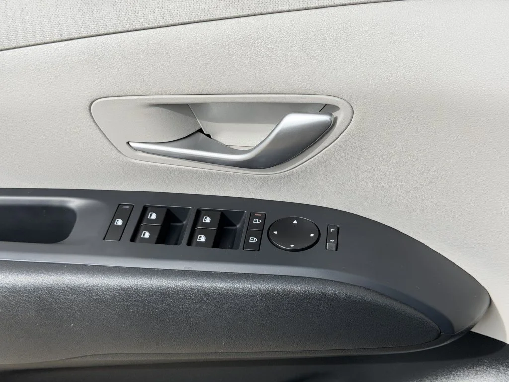 Used 2025 Gray Hyundai SEL Convenience image 23