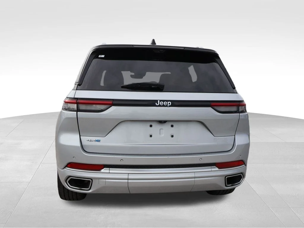 Used 2022 Silver Jeep Summit Reserve 4xe image 12