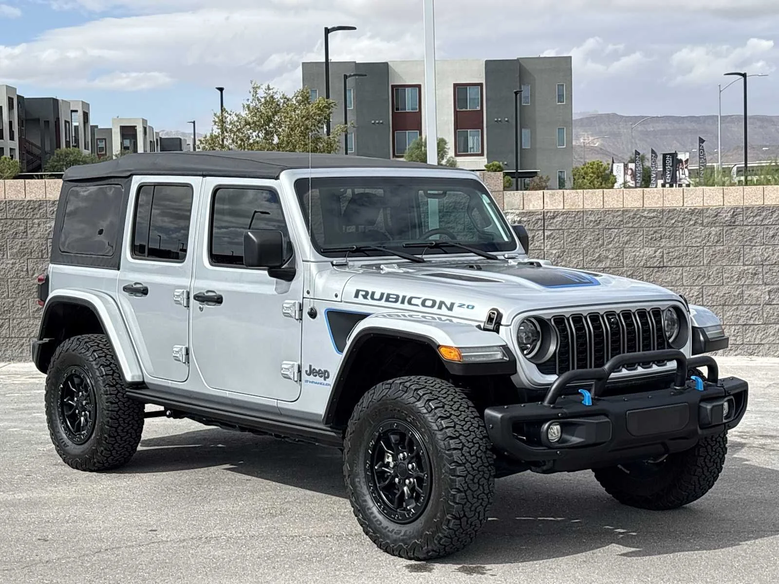 Used 2023 Silver Zynith Clearcoat Jeep Rubicon 20th Anniversary image 2