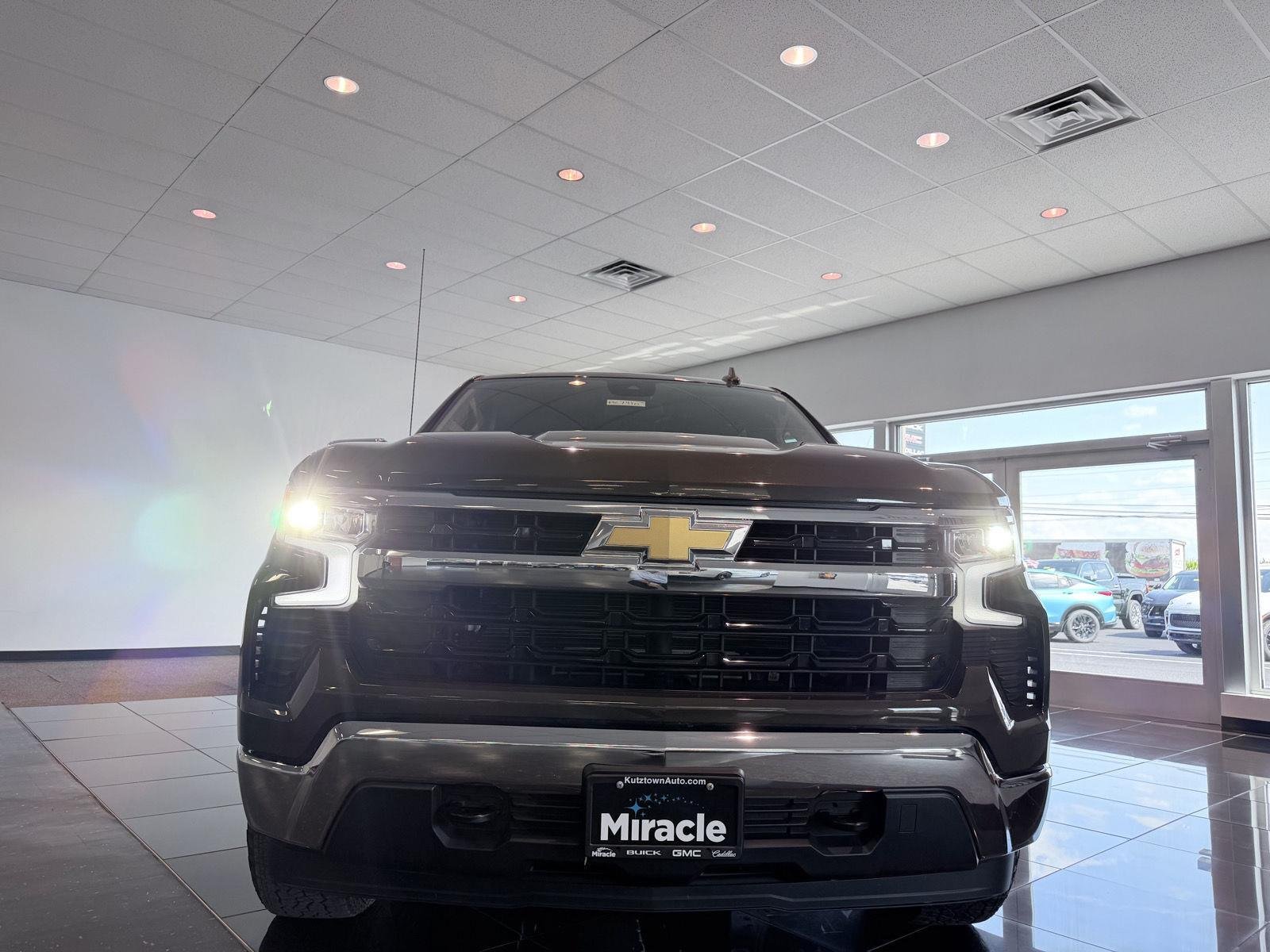 Used 2023 HARVEST BRONZE METALLIC Chevrolet LT image 16