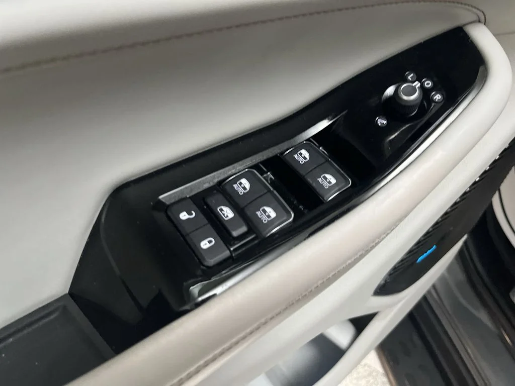 Used 2022 Gray Jeep Overland image 17