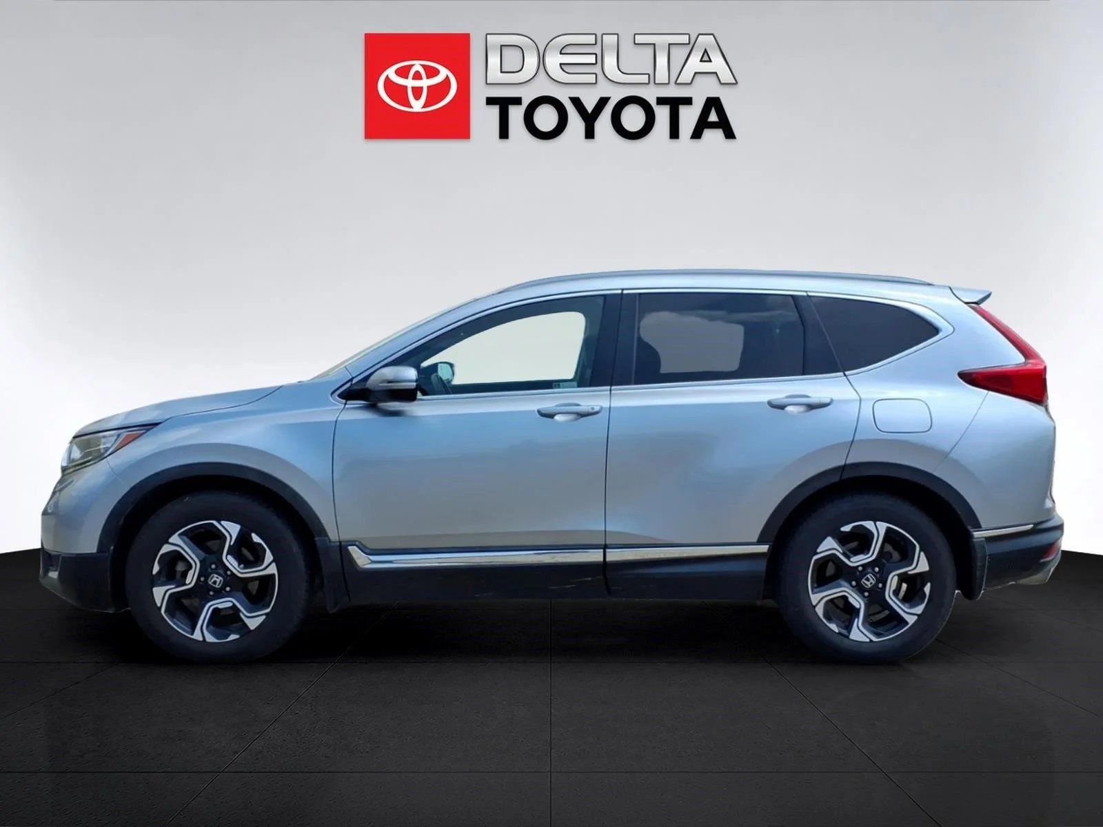 Used 2019 Lunar Silver Metallic Honda SUV image 2