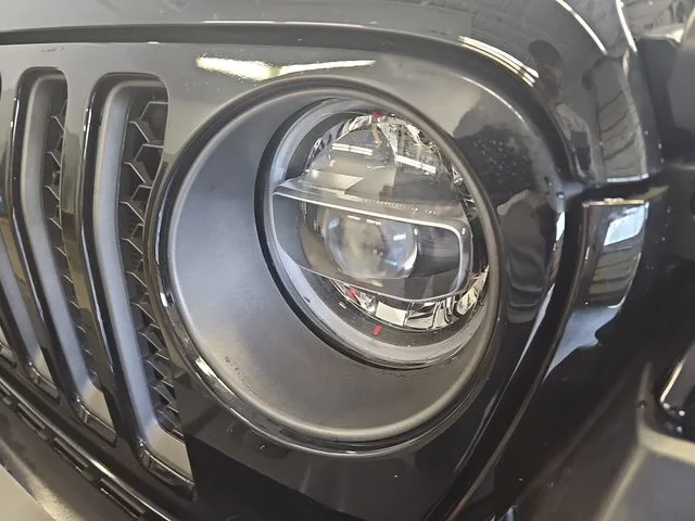 Used 2022 Black Jeep Mojave image 29