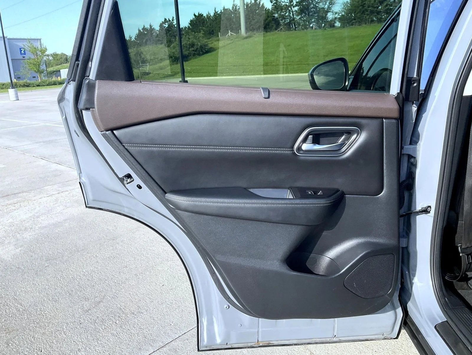 Used 2023 Gray Nissan Platinum image 17