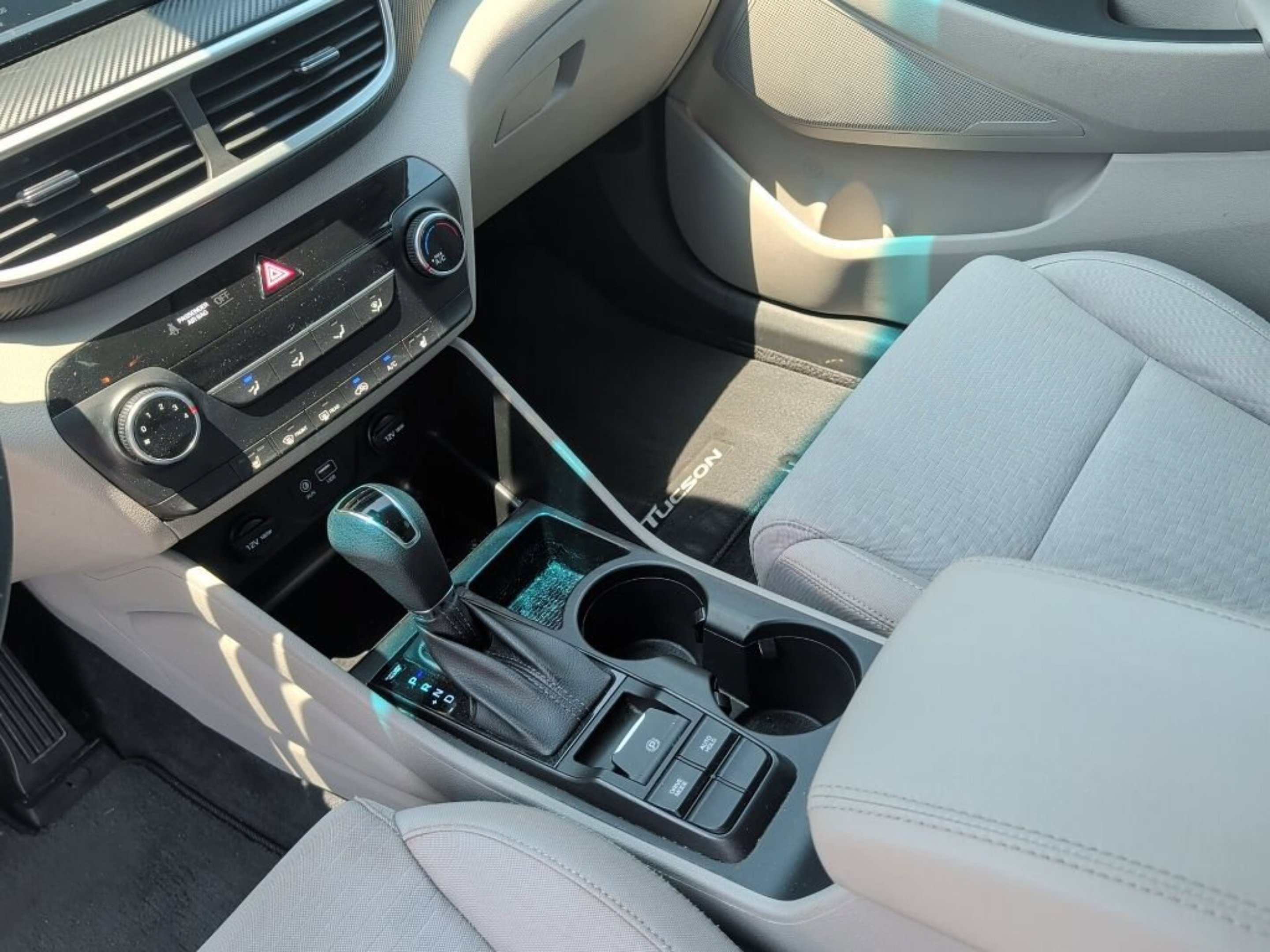 Used 2020 Winter White Hyundai Value image 29