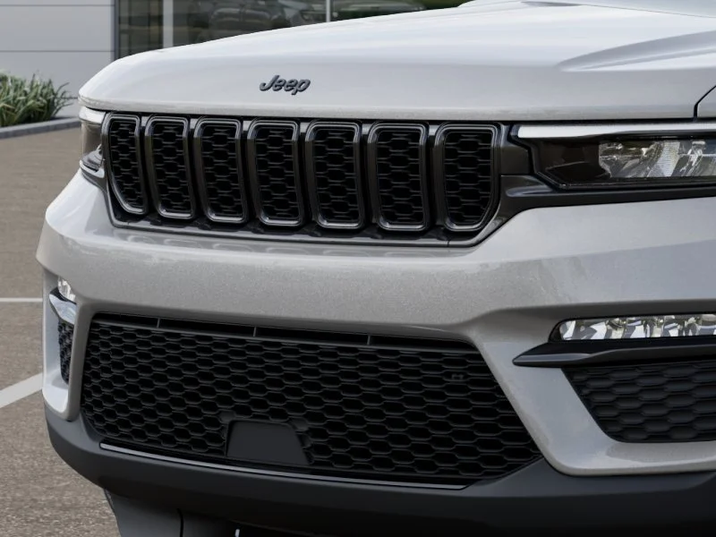 New 2025 Silver Zynith Exterior Paint Jeep Limited image 64