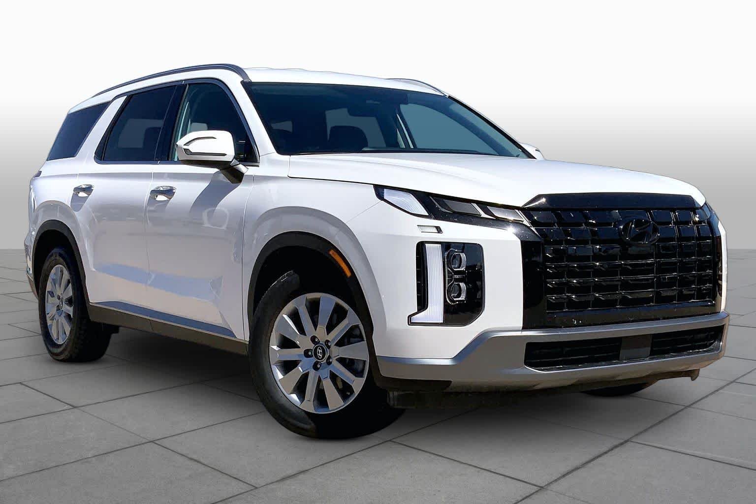 Used 2025 Hyper White Hyundai SEL image 3