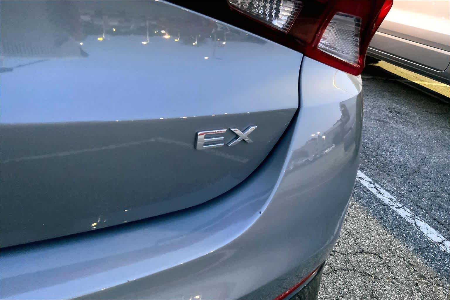 Used 2021 Everlasting Silver Kia EX image 9