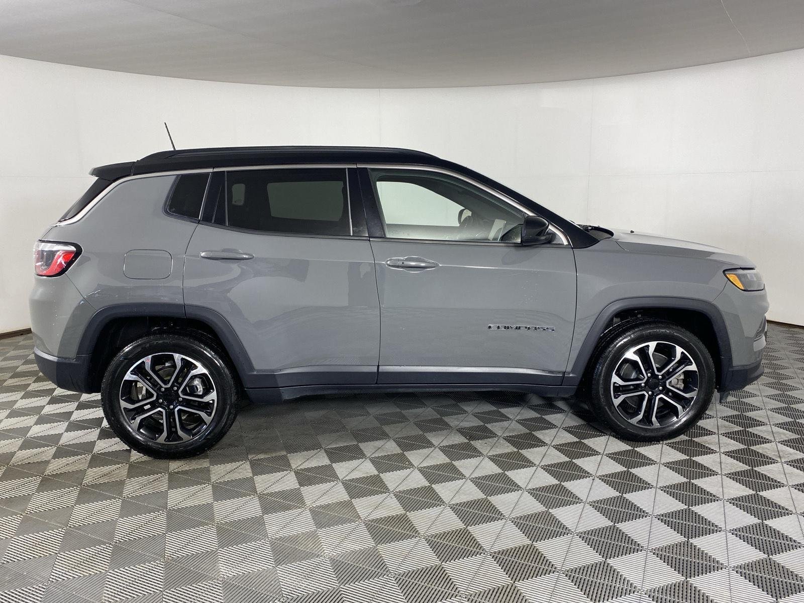 Used 2024 Sting-Gray Clearcoat Jeep Limited image 8