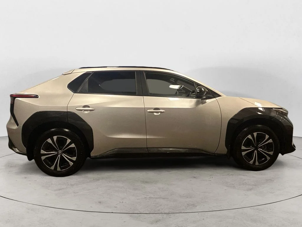 Used 2023 Elemental Silver Toyota XLE image 6