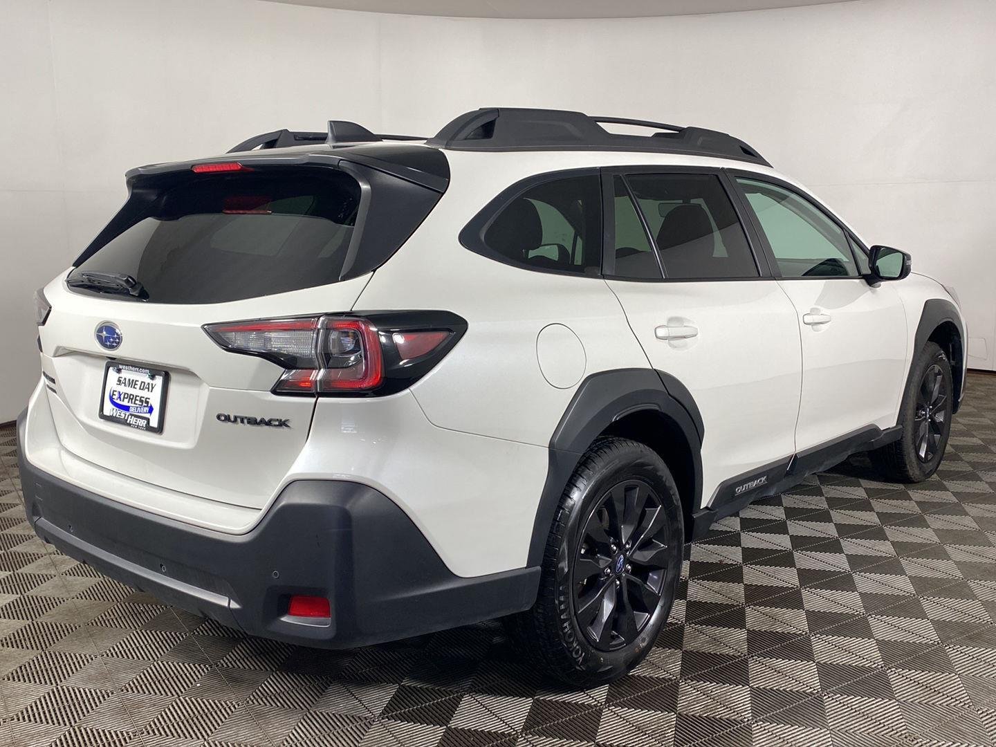 Used 2025 Crystal White Pearl Subaru Onyx Edition image 5