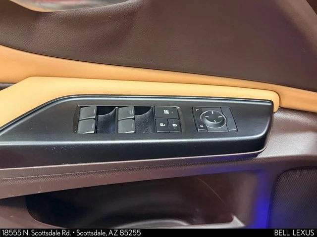 Used 2019 Red Lexus 300h image 16