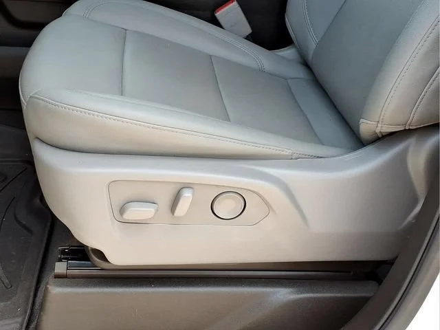 Used 2025 Summit White GMC SLT image 20