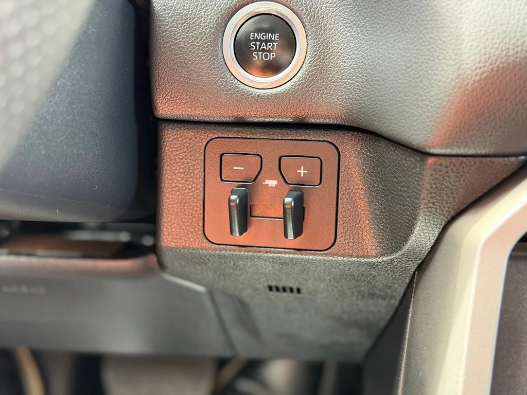 Used 2023  Toyota Limited image 18
