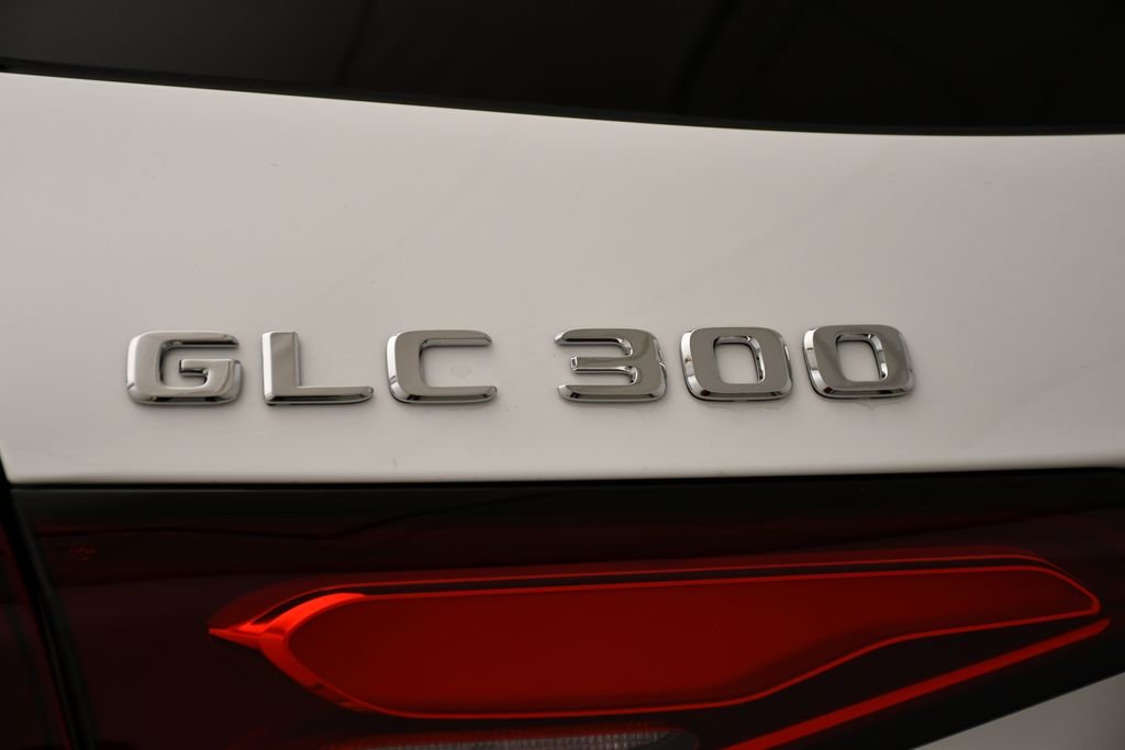 2025 Mercedes-Benz GLC Base - Photo 9