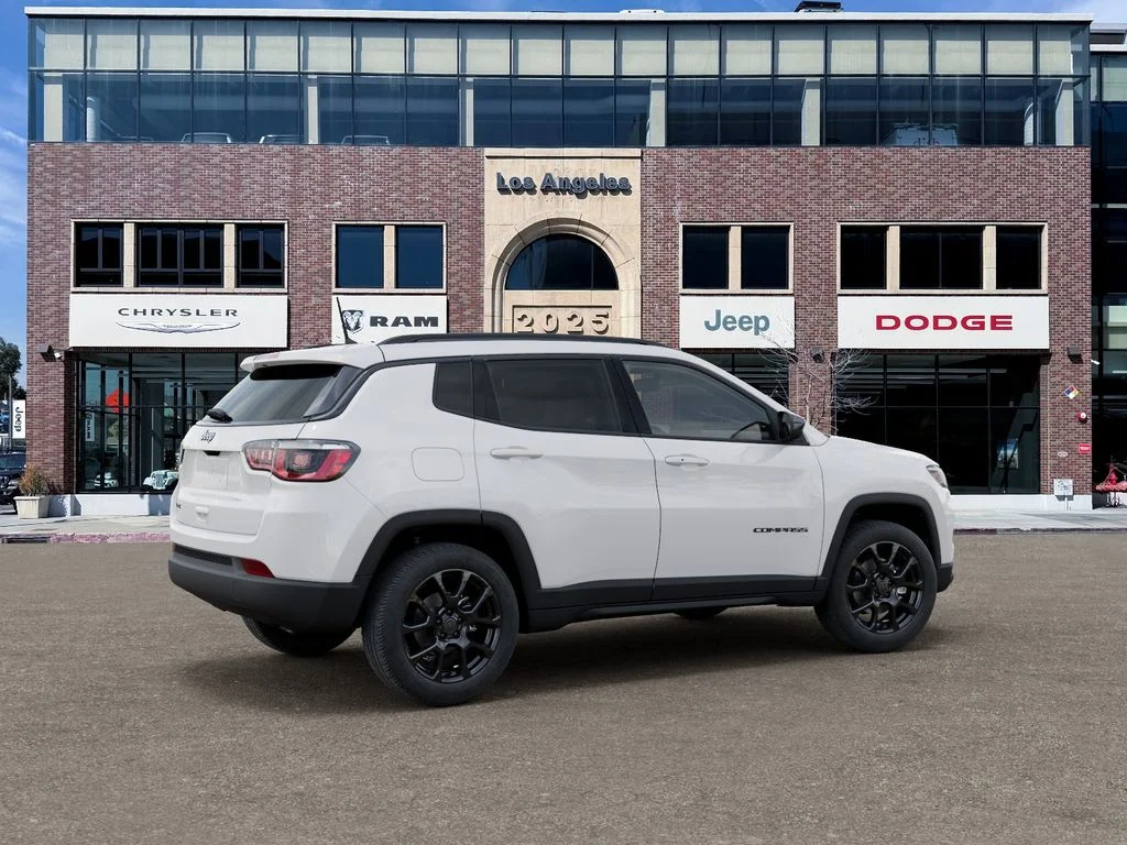 New 2026 Bright White Clearcoat Jeep Latitude image 4