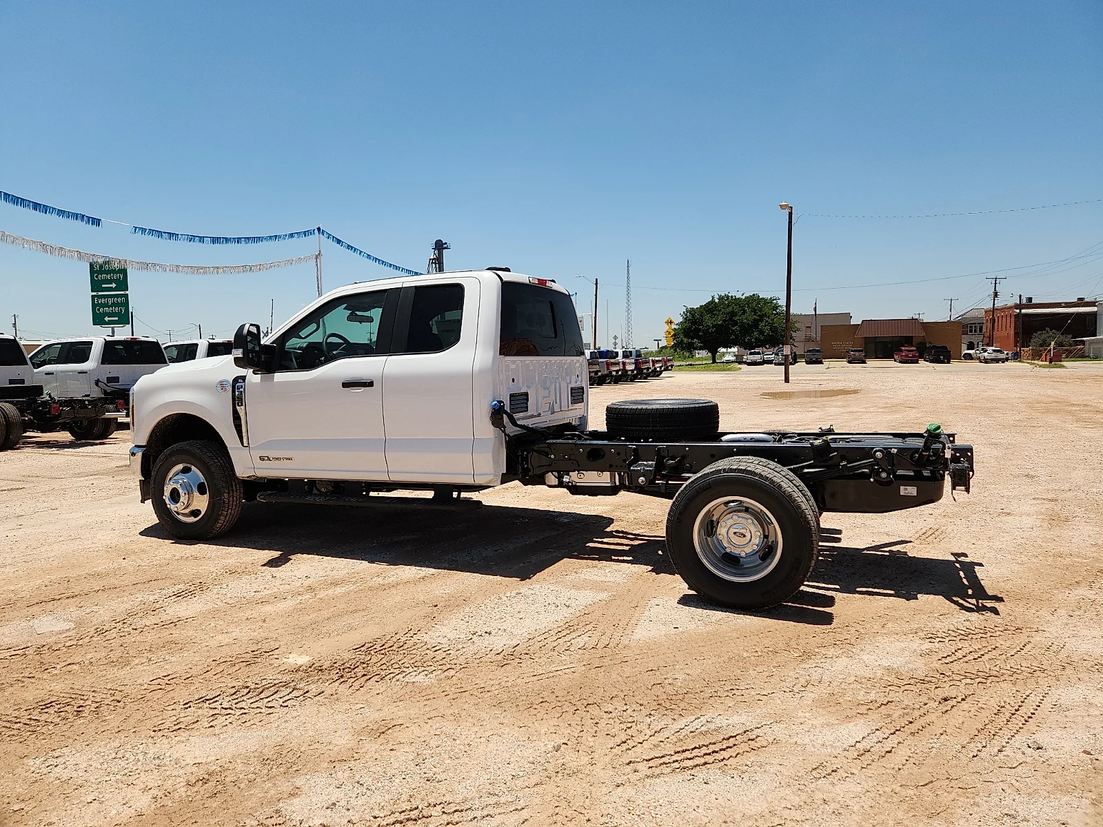 New 2026 Oxford White Ford F-350® XL image 4