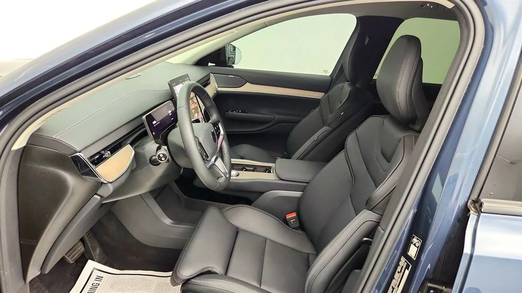 Used 2025 Denim Blue Metallic Volvo Twin Motor Plus 7-Seater w/ Tow Bar Hitch image 20