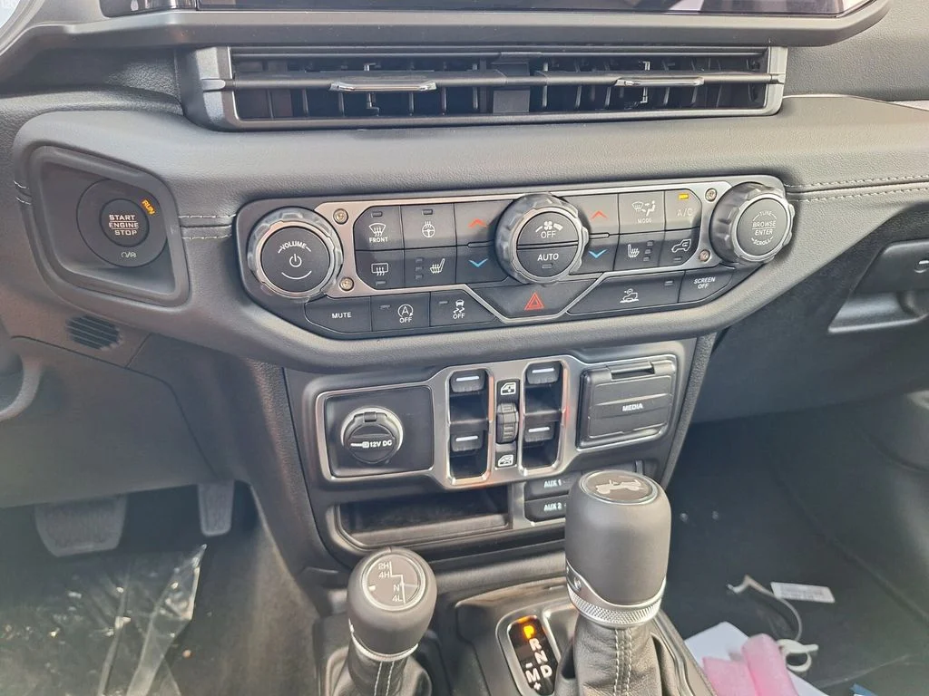 2025 Jeep Wrangler 4-Door Sahara - Photo 18
