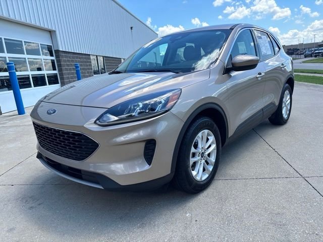 Used 2021 Gold Ford SE image 3