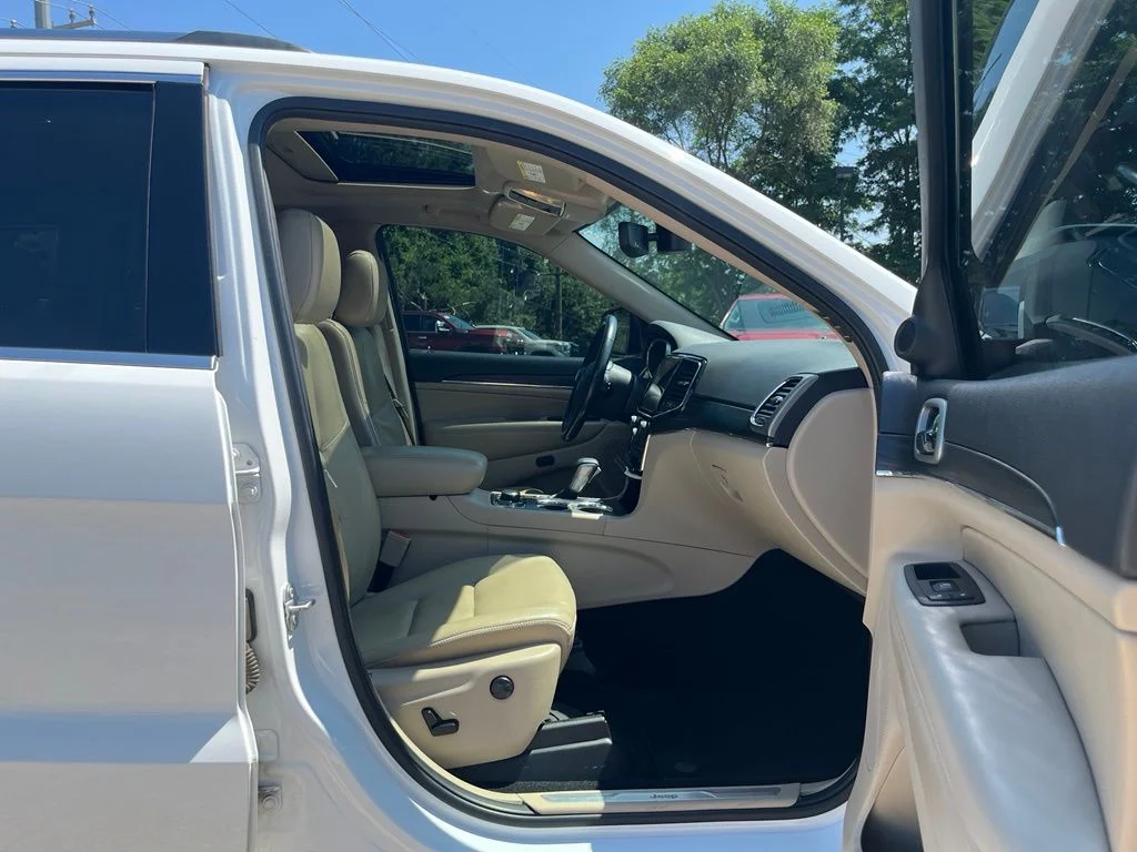 Used 2019 Bright White Clearcoat Jeep Limited image 38