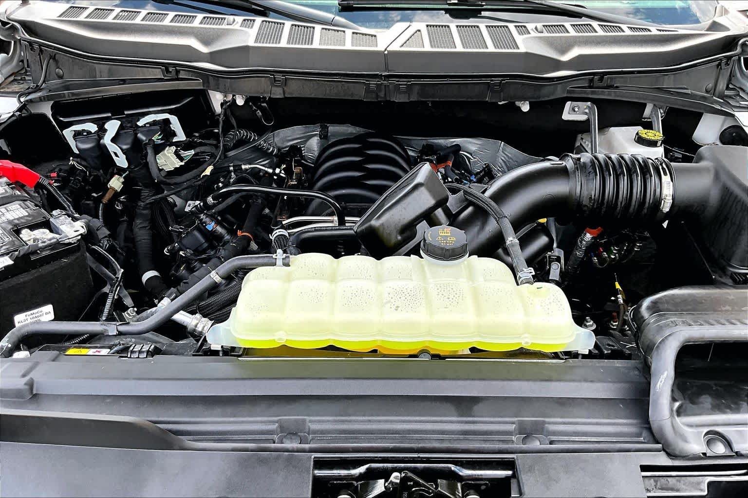 Used 2025 Oxford White Ford LARIAT image 34