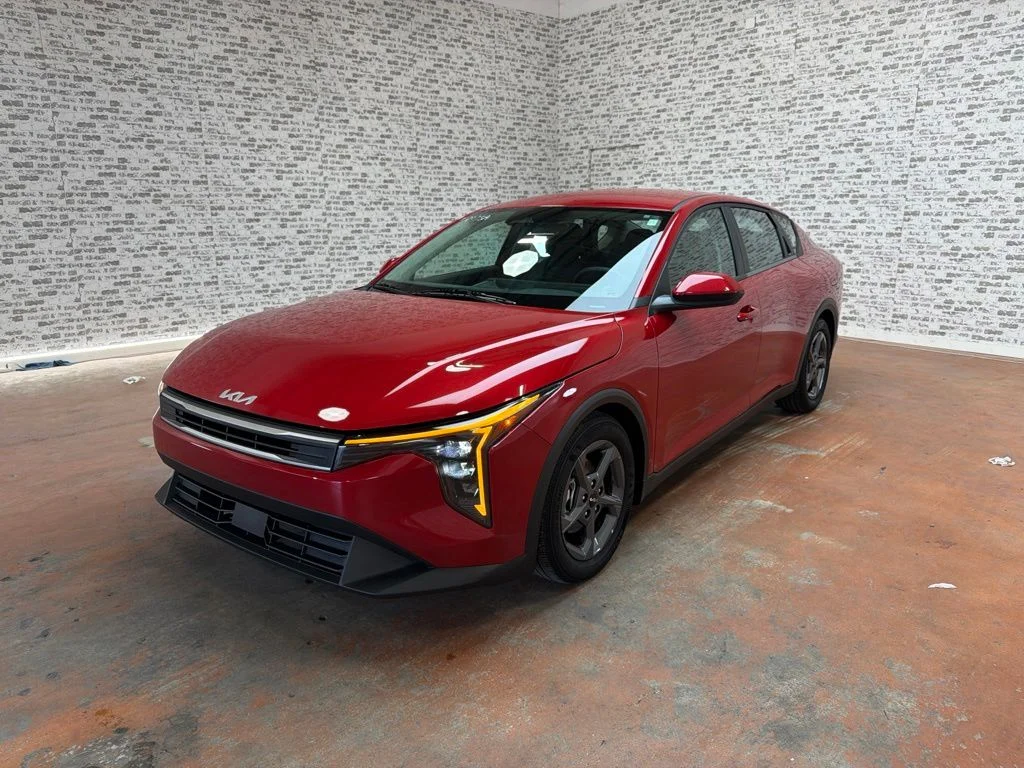 Used 2025 Currant Red Kia LXS image 3