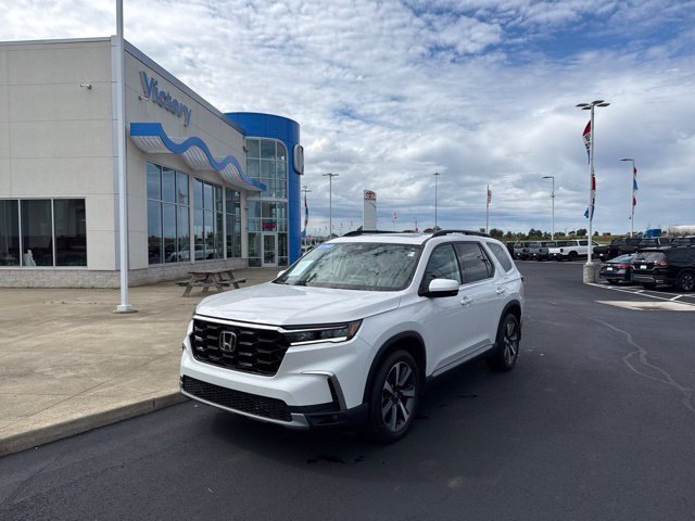 Used 2023 White Honda Touring image 1