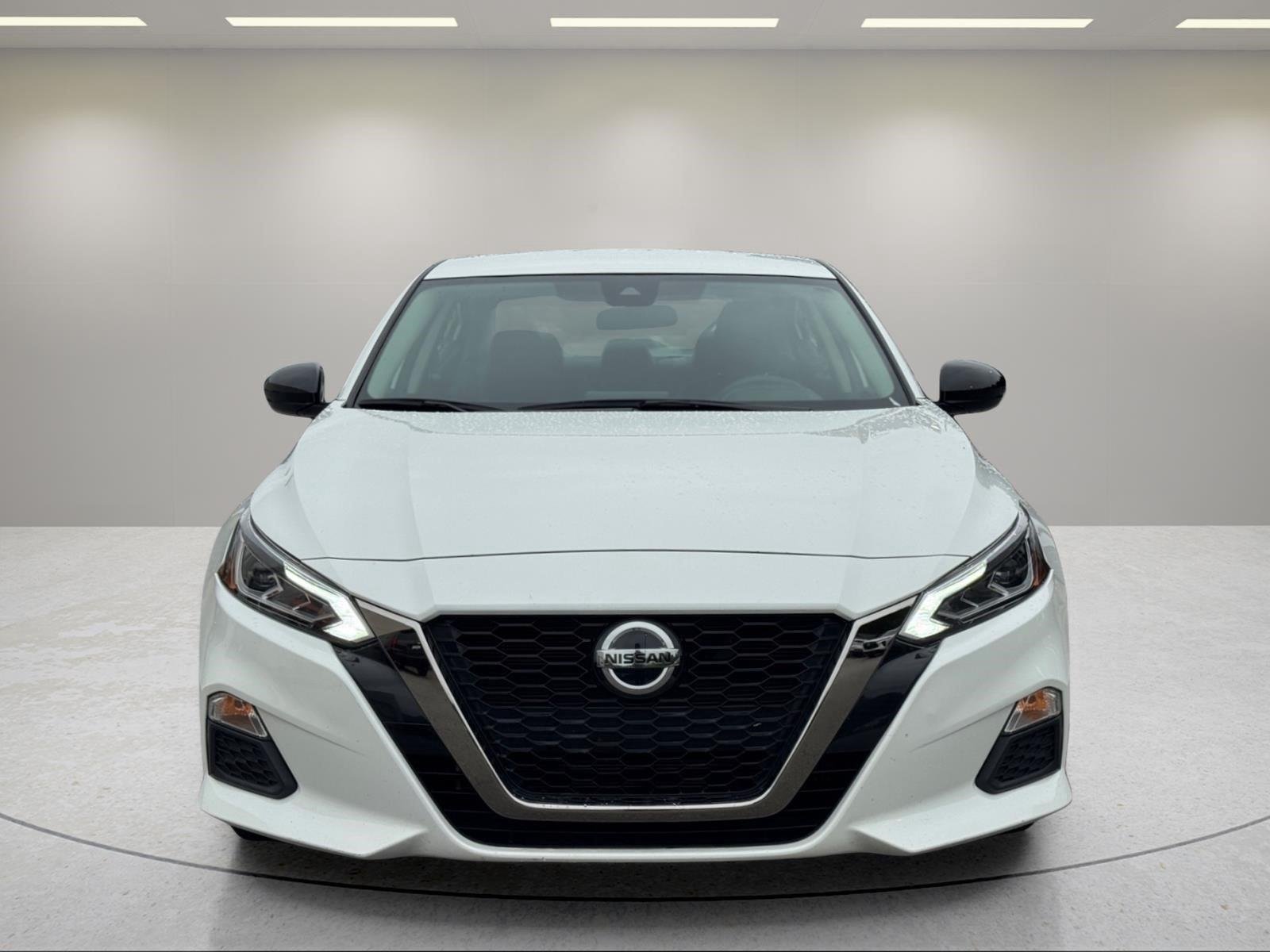 Used 2022 Glacier White Nissan 2.5 SR image 8