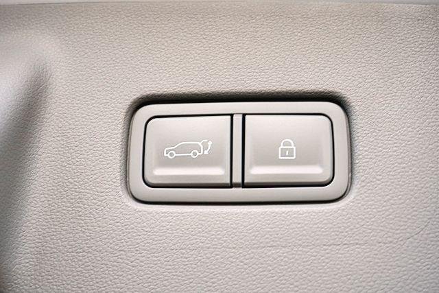 New 2026 White Hyundai SEL Premium FWD image 18