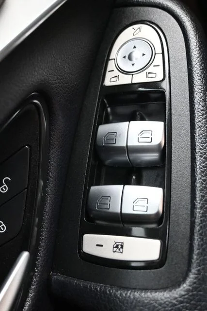 Used 2022 White Mercedes-Benz GLC 300 image 24