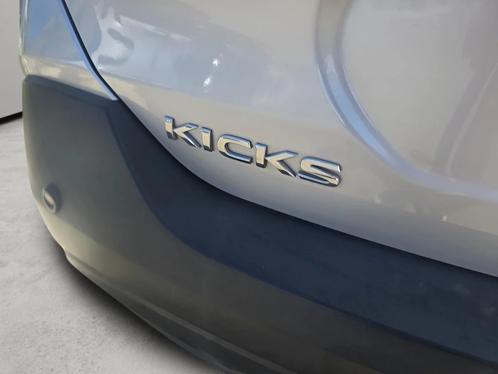 Used 2020 Brilliant Silver Metallic Nissan SV image 17