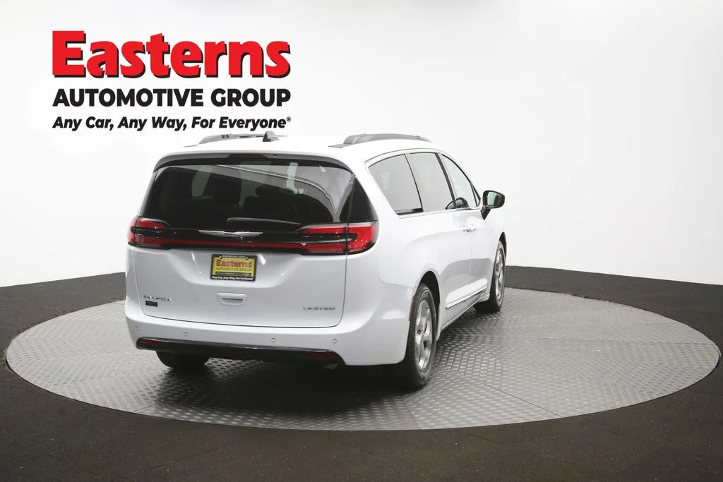 Used 2023 White Chrysler Limited image 42