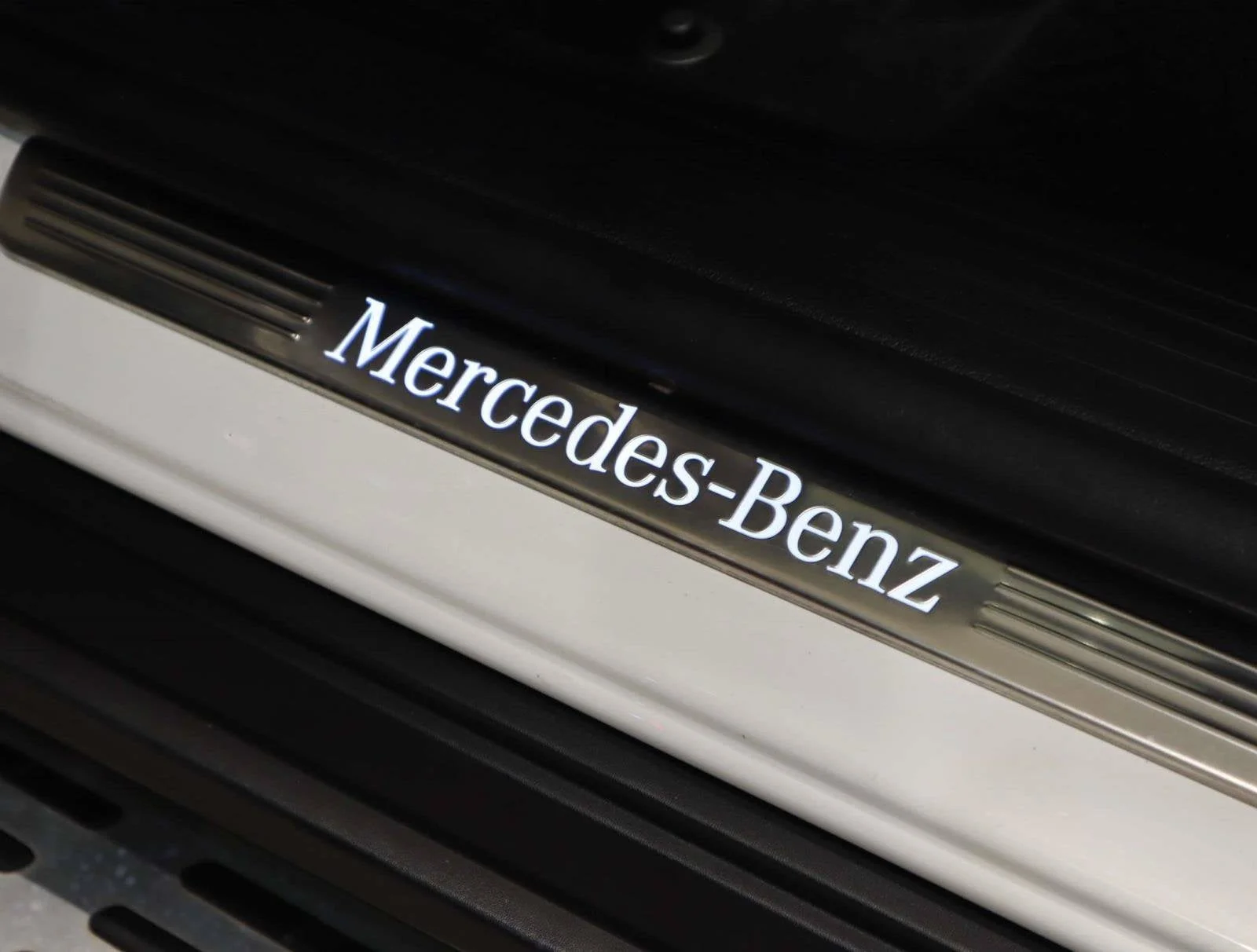 Used 2024 White Mercedes-Benz GLE 350 image 38