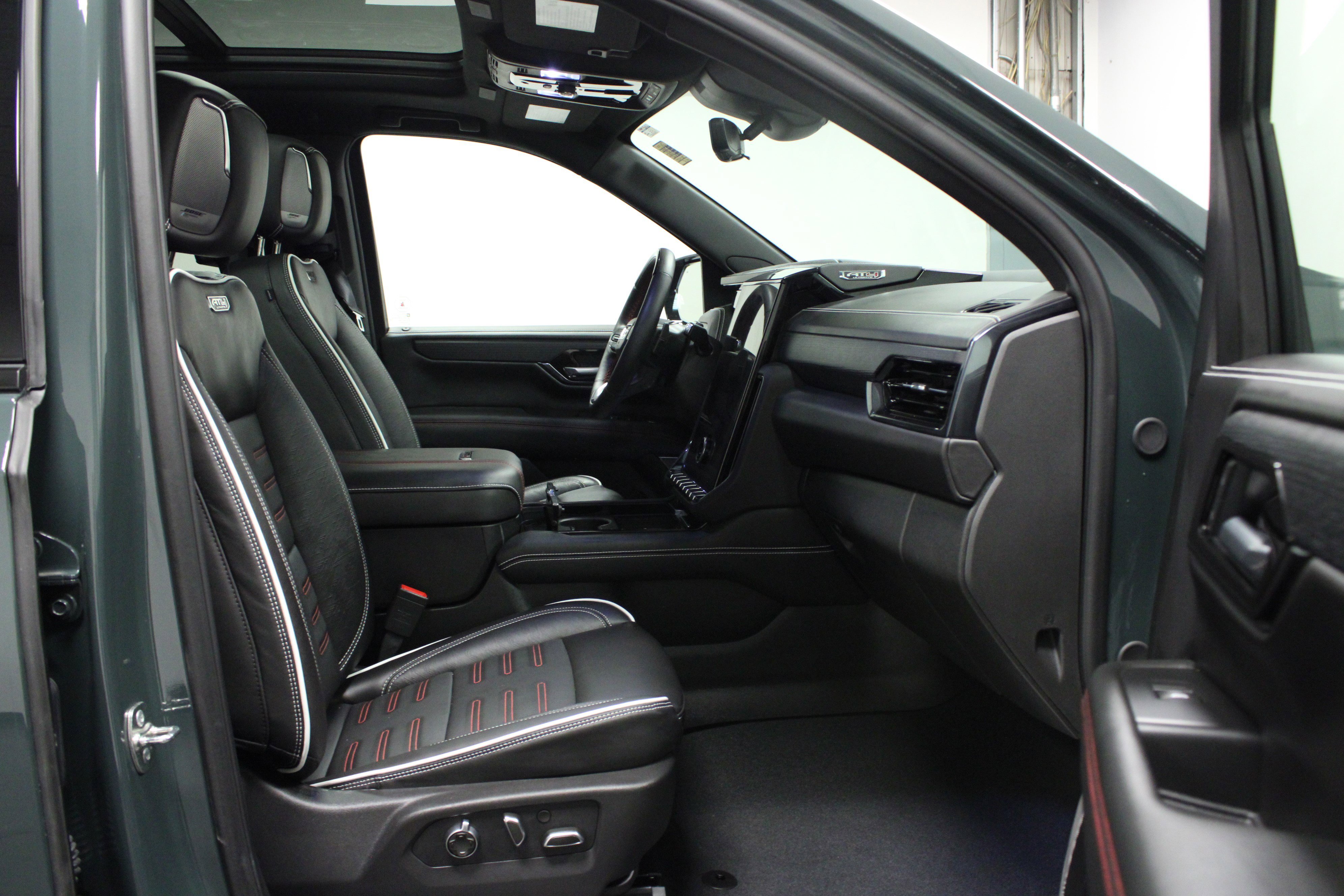 Used 2026 Midnight Pine GMC AT4 Ultimate image 18